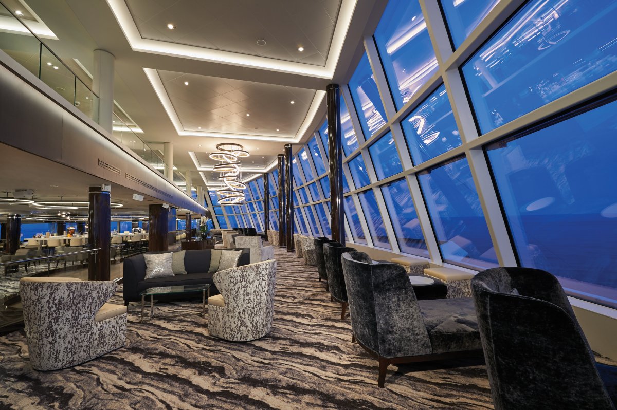 The Observation Lounge ofrece las mejores vistas de todo el barco CRUCEROS ALASKA NORWEGIAN BLISS CRUCEROS CARIBE NORWEGIAN BLISS CRUCEROS RIVIERA MEXICANA NORWEGIAN BLISS CRUISES ALASKA CRUISES NCL NORWEGIAN BLISS CARIBBEAN NCL CRUISES NORWEGIAN BLISS #NorwegianBliss #CruiseNorwegian #Alaska #AlaskaCruises #CaribbeanCruises #AlaskaNCL #CaribbeanNCL #CrucerosEstadosUnidos #CrucerosSeatttle #SeattleCruises #NewShip #ObservationLounge